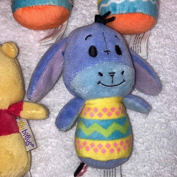Hallmark itty bitty Winnie the Pooh tigger eeyore mini plush - Picture 5 of 9